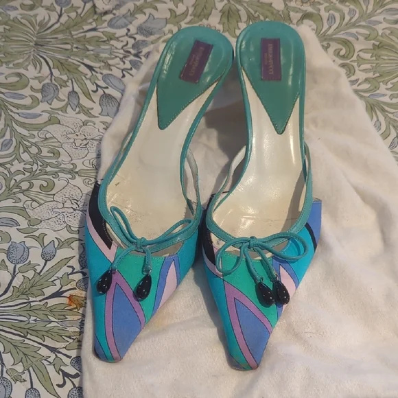 Emilio Pucci Silk Blue and Green Patterned Mules - Picture 3 of 10